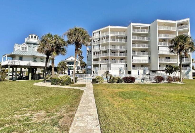 شقة غرفتين, Lighthouse Pointe 402