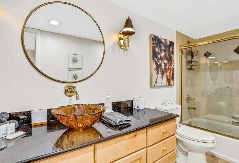 شقة غرفتين, Lighthouse Pointe 402