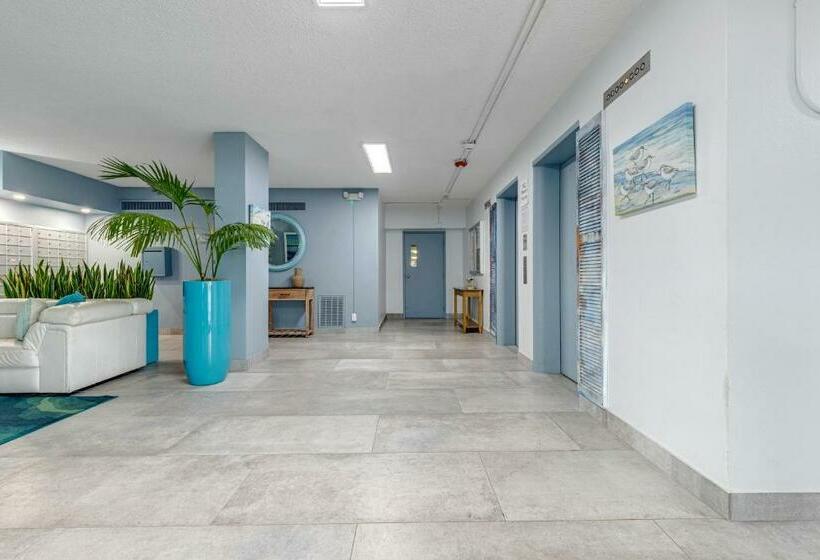 شقة غرفتين, Sandpiper Tower 606