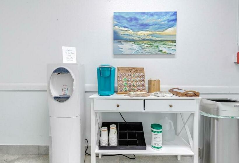 شقة غرفتين, Sandpiper Tower 606