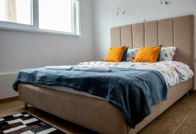 اتاق استاندارد سه نفره, Ravne Energy Apartments
