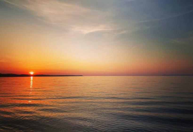 شقة غرفة واحدة, Great Lakes 13 14