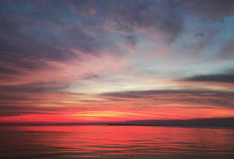 شقة غرفة واحدة, Great Lakes 13 14