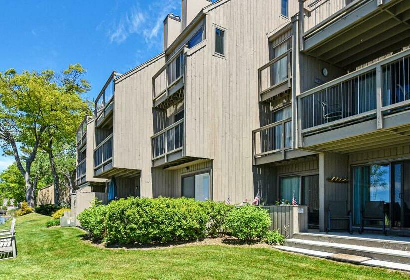 شقة غرفة واحدة, Great Lakes 13 14