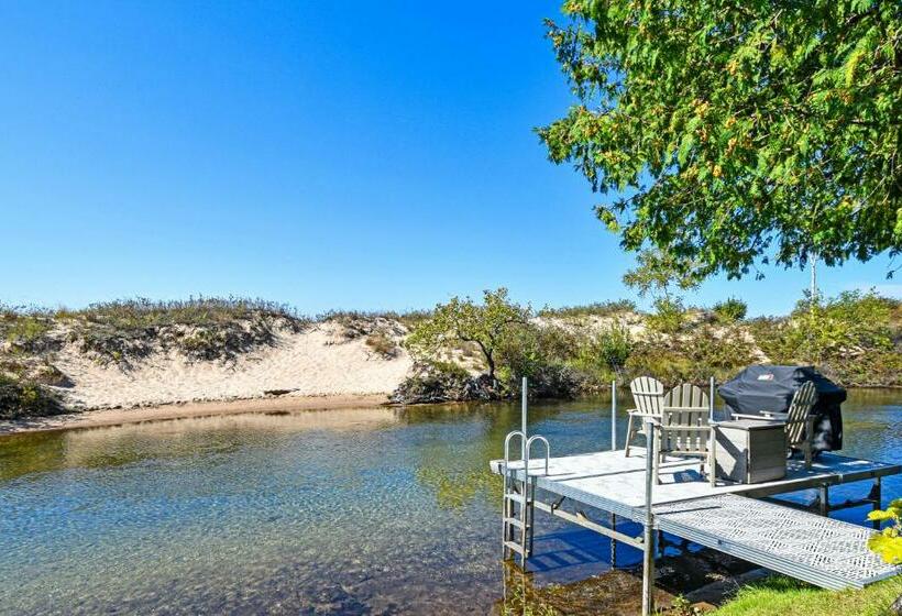 شقة غرفة واحدة, Great Lakes 13 14