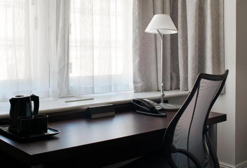 ベーシックルーム, Club Quarters Hotel Trafalgar Square, London