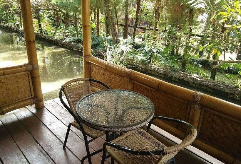 Семейное Бунгало, Bukit Alamanda Resort & Resto