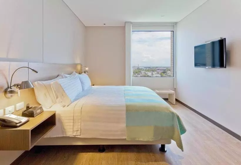 キングサイズベッドのスイートルーム, Holiday Inn Express Yopal, An Ihg