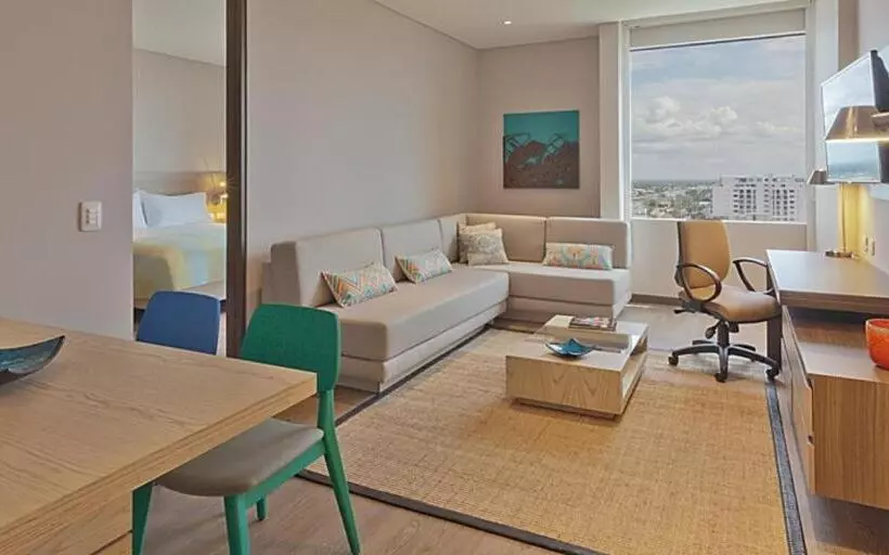 キングサイズベッドのスイートルーム, Holiday Inn Express Yopal, An Ihg