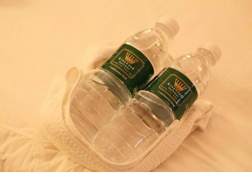 デラックスの４人部屋, Kingwood Hotel Sibu