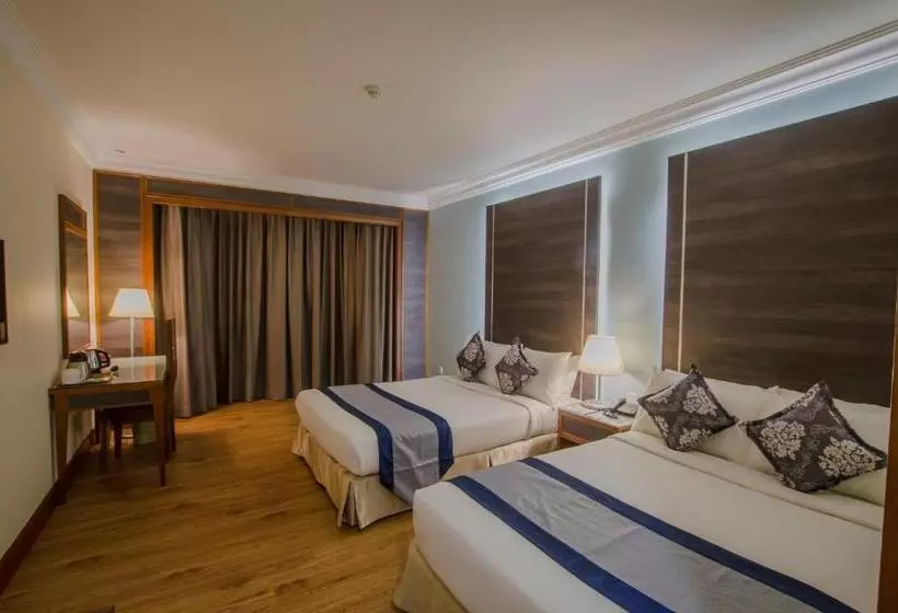 デラックスの４人部屋, Kingwood Hotel Sibu