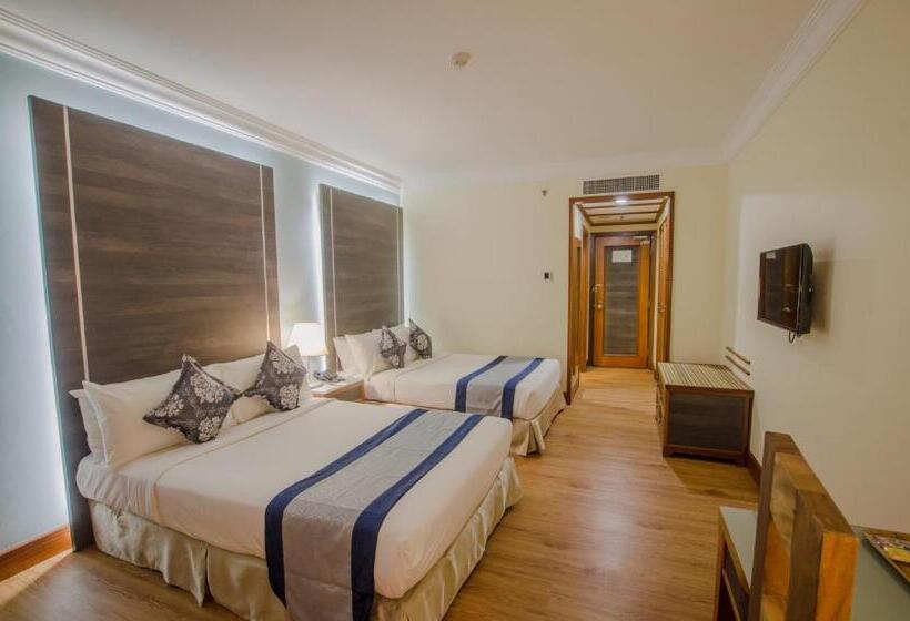 غرفة ديلوكس رباعية, Kingwood Hotel Sibu