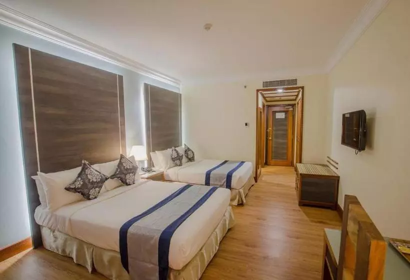 デラックスの４人部屋, Kingwood Hotel Sibu