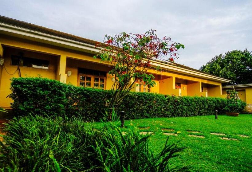 اتاق لوکس یک تخته, Mountains Of The Moon