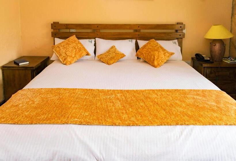 اتاق لوکس, Mountains Of The Moon