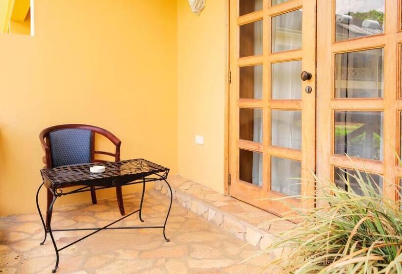 اتاق لوکس, Mountains Of The Moon