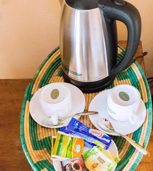 اتاق لوکس, Mountains Of The Moon