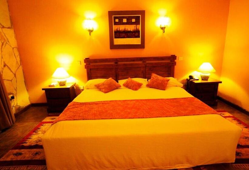 اتاق سوپریور, Mountains Of The Moon