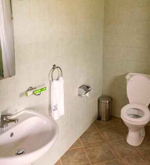 اتاق سوپریور, Mountains Of The Moon