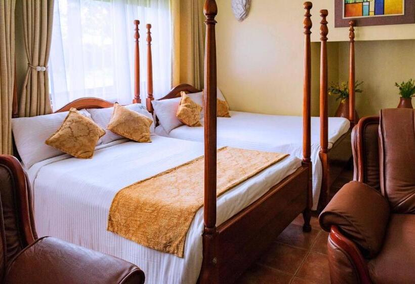 اتاق لوکس خانوادگی, Mountains Of The Moon