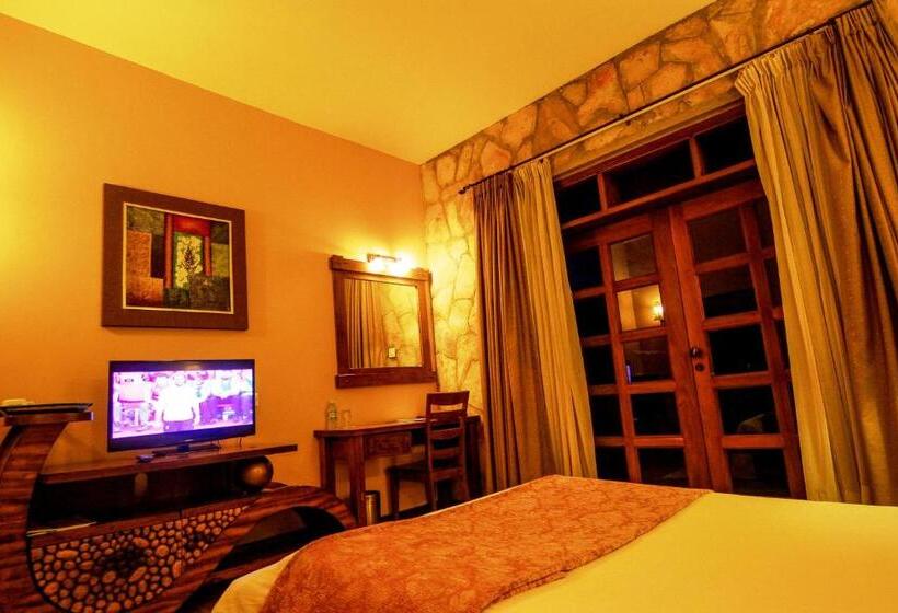 اتاق لوکس یک تخته, Mountains Of The Moon