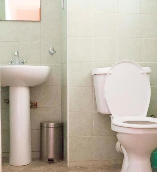 اتاق لوکس, Mountains Of The Moon