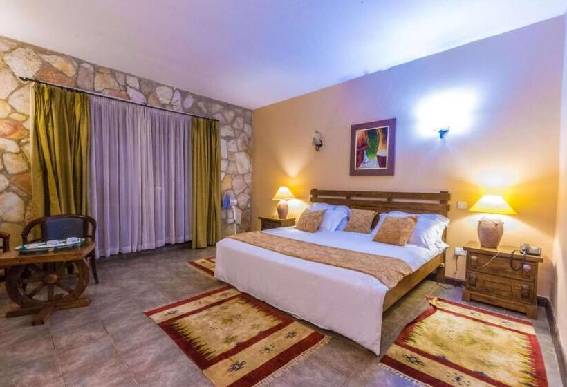 اتاق لوکس خانوادگی, Mountains Of The Moon