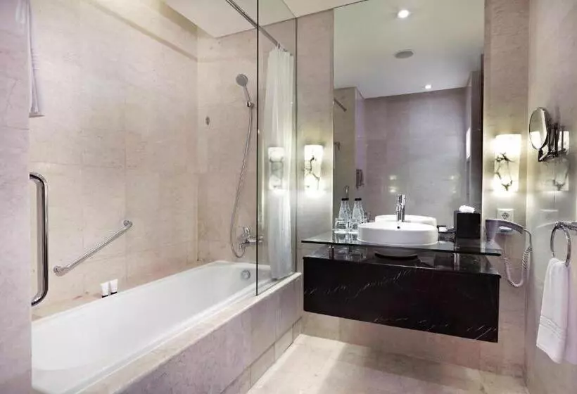 スイート, The Grove Suites By Grand Aston