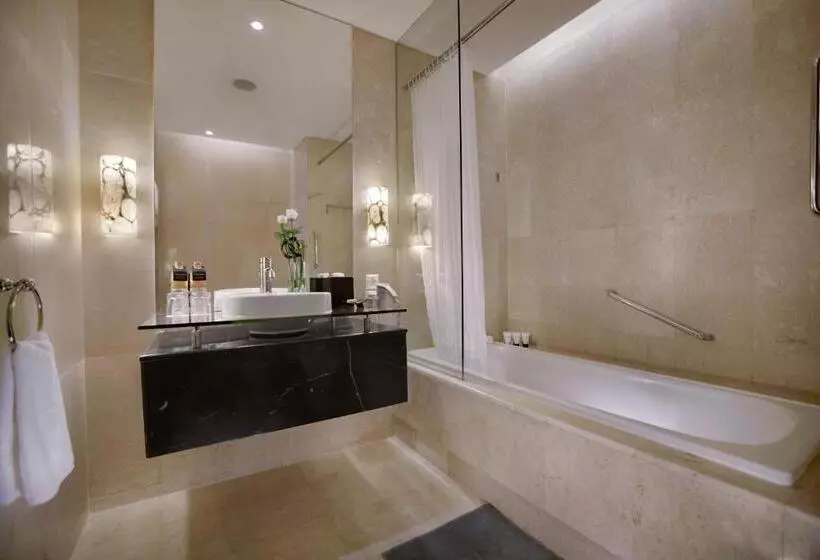 プールビュースイート, The Grove Suites By Grand Aston