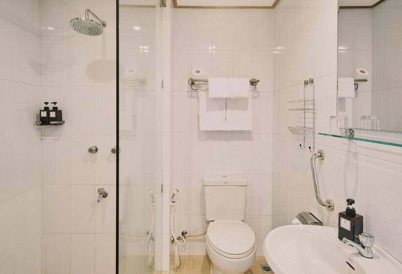 اتاق لوکس با چشم‌انداز شهر, Winner Inn