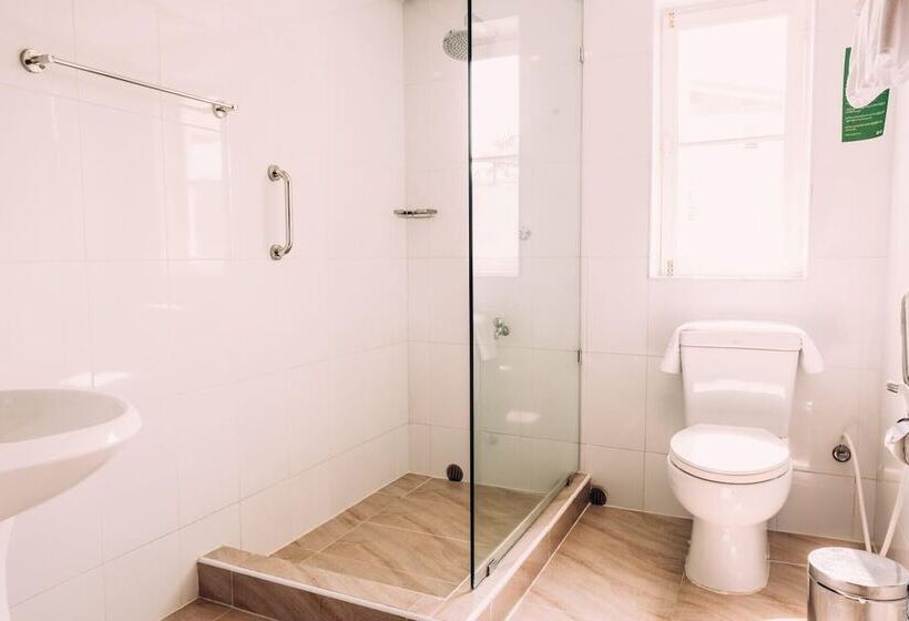 اتاق استاندارد سه نفره, Winner Inn