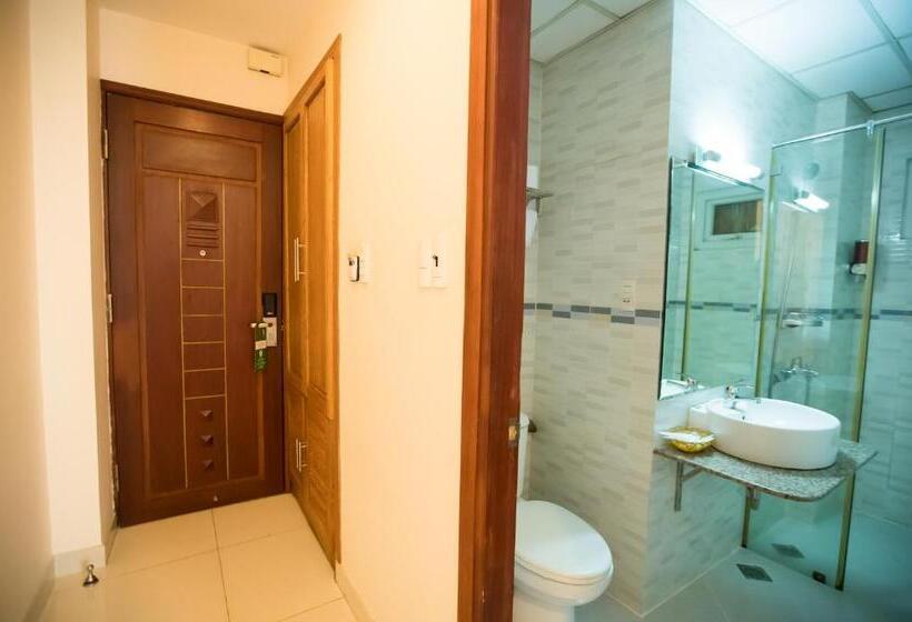 اتاق استاندارد سه نفره, Ipeace Hotel   Bùi Viện Walking Street
