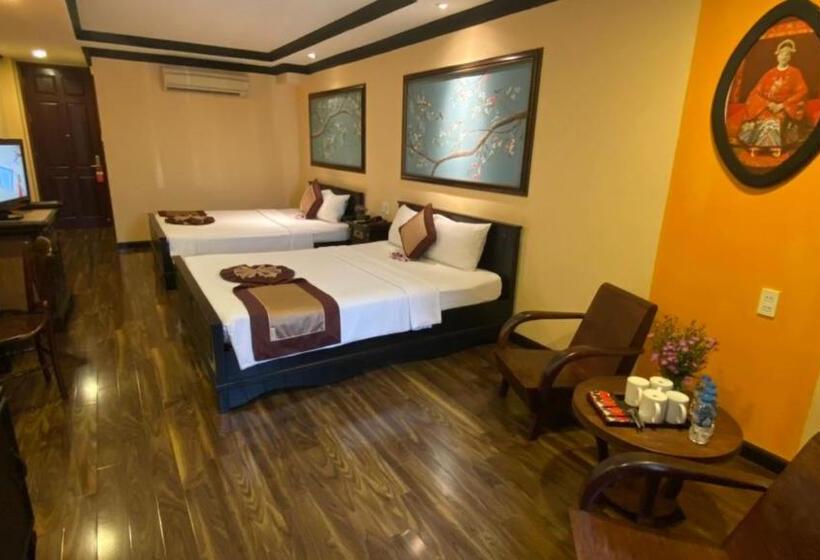 مجموعه ویستا شهر, Ipeace Hotel   Bùi Viện Walking Street