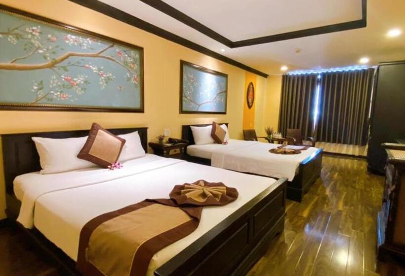 مجموعه ویستا شهر, Ipeace Hotel   Bùi Viện Walking Street
