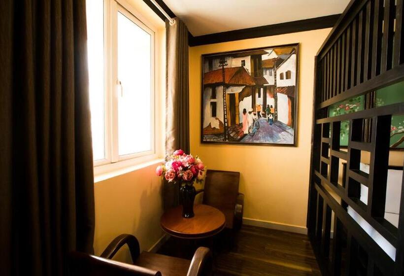 مجموعه ویستا شهر, Ipeace Hotel   Bùi Viện Walking Street