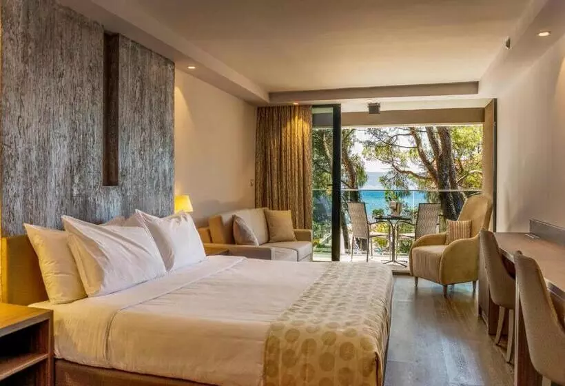 اتاق سوپریور با چشم‌انداز دریا و بالکن, Palmon Bay Hotel & Spa