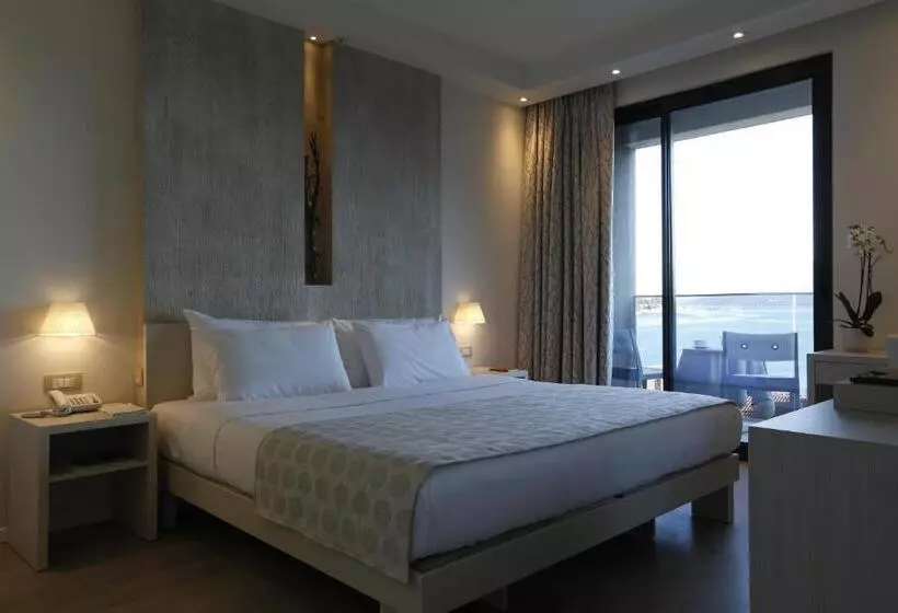 Deluxe Suite Sea View, Palmon Bay Hotel & Spa