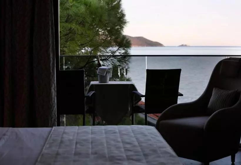 Deluxe Suite Sea View, Palmon Bay Hotel & Spa