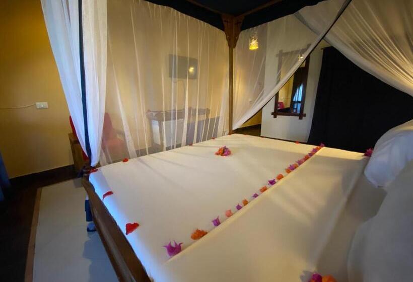 اتاق استاندارد با بالکن و چشم‌انداز دریا, The Beach B&b