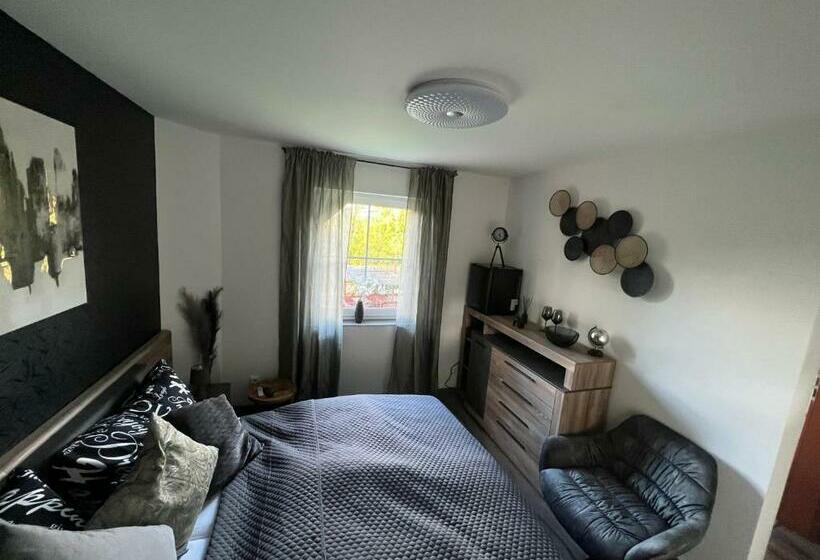 اتاق استاندارد, Restaurace Pyramida