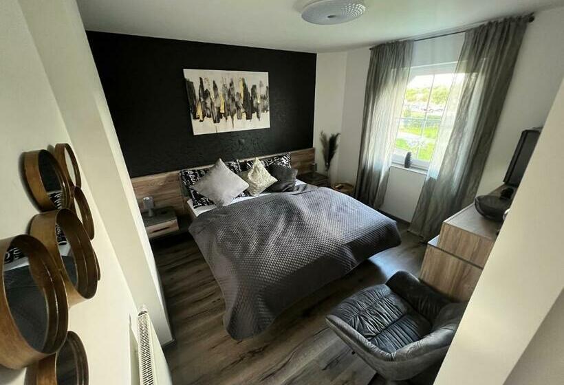 اتاق استاندارد, Restaurace Pyramida