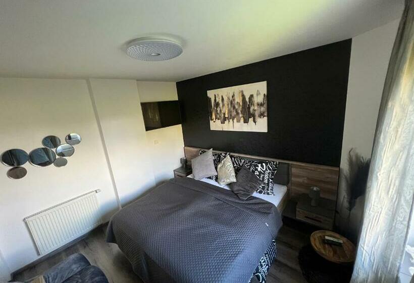 اتاق استاندارد, Restaurace Pyramida