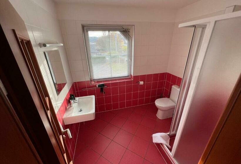 اتاق استاندارد, Restaurace Pyramida