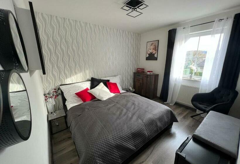 اتاق استاندارد, Restaurace Pyramida