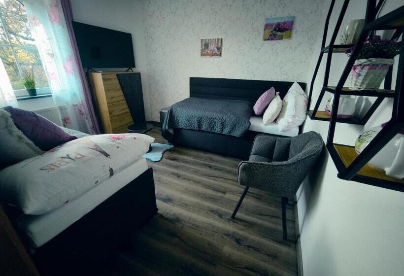 اتاق لوکس, Restaurace Pyramida