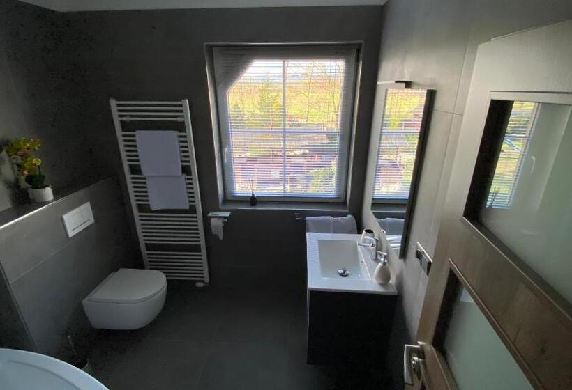 اتاق استاندارد, Restaurace Pyramida