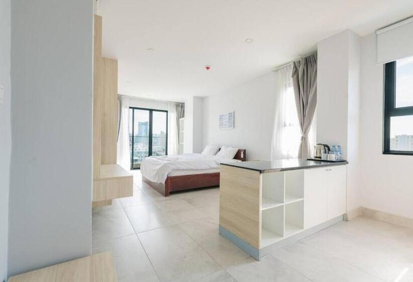 סטודיו סטנדרט עם מרפסת, Residence 110