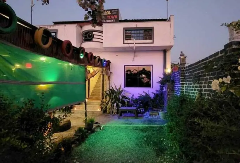 Quarto deluxe, Small Town