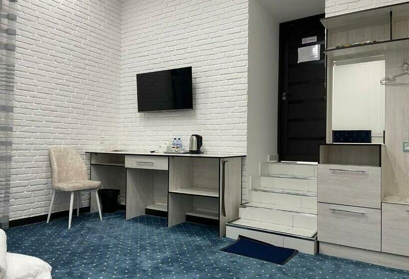 חדר סטנדרט, Lola Kokand