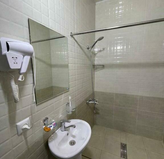 חדר סטנדרט יחיד, Lola Kokand